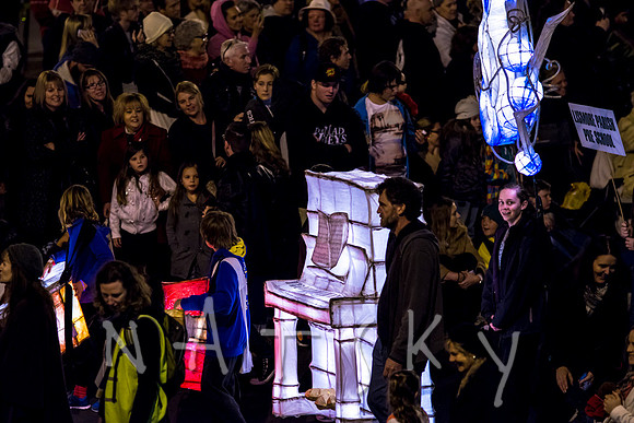 LANTERN PARADE 093