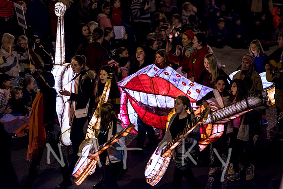 LANTERN PARADE 092