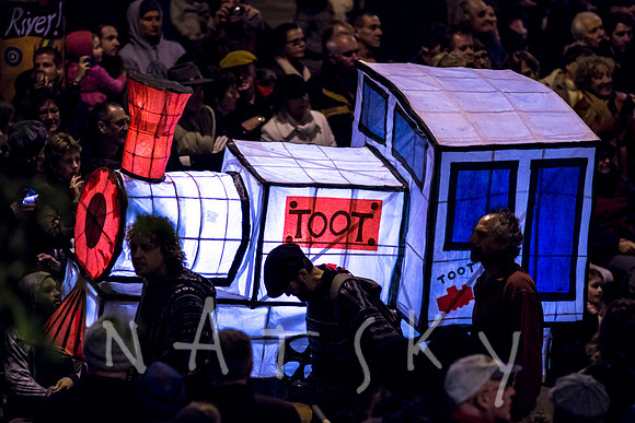 LANTERN PARADE 120