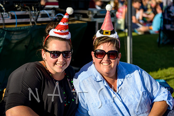 carols crowd 040