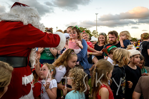 carols crowd 098