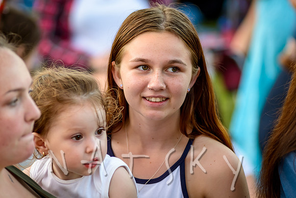 carols crowd 082