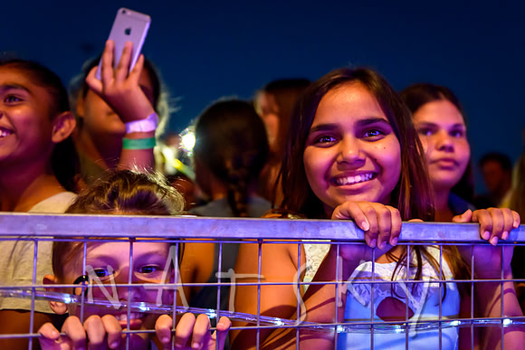 carols crowd 132