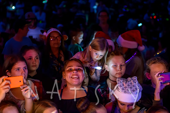 carols crowd 122