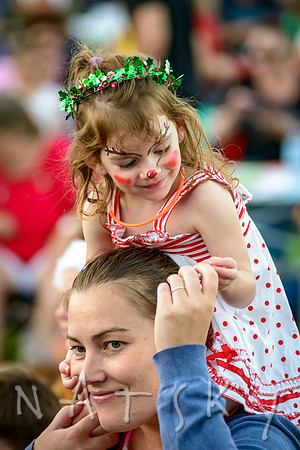 carols crowd 105