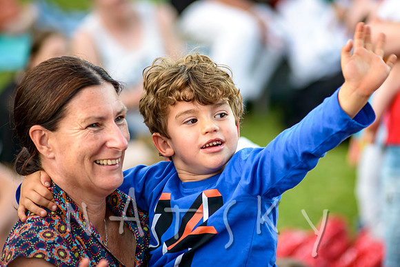 carols crowd 085