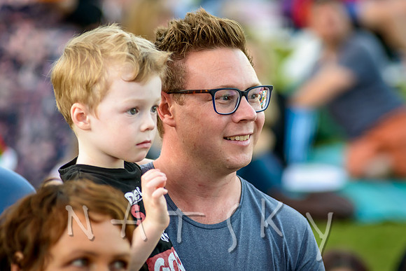 carols crowd 086