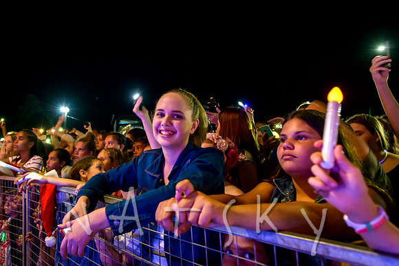 carols crowd 154