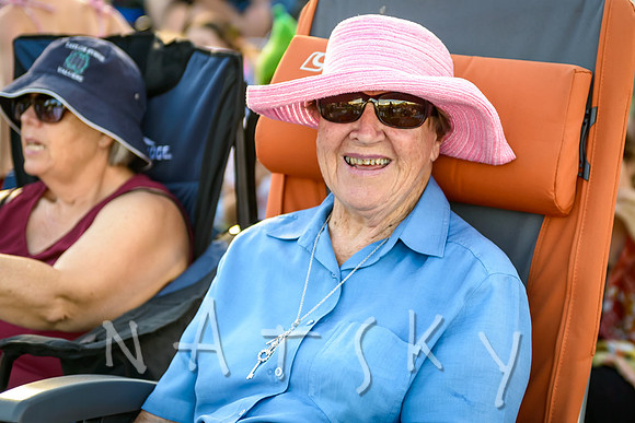 carols crowd 053