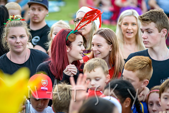 carols crowd 094