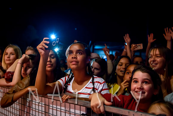 carols crowd 141