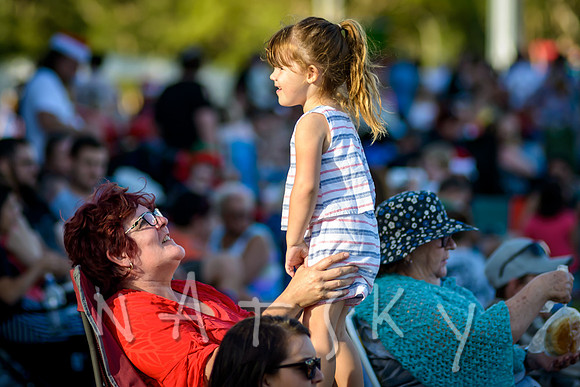 carols crowd 054