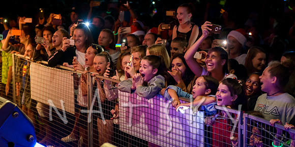 carols crowd 129
