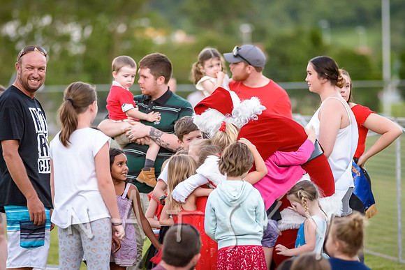 carols crowd 103