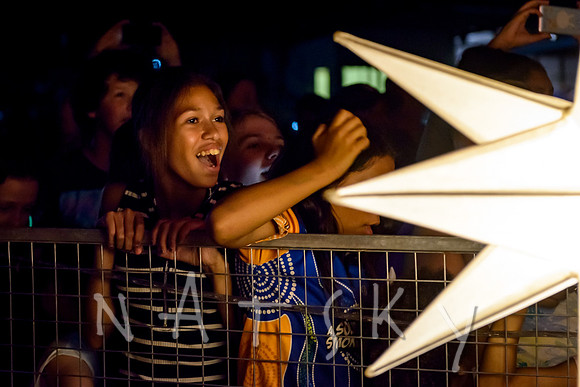 carols crowd 158