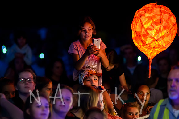 carols crowd 123