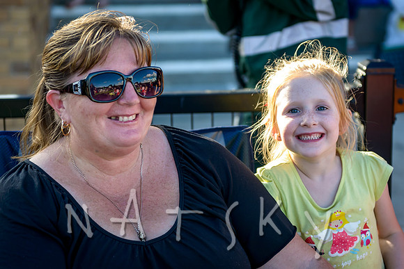 carols crowd 056