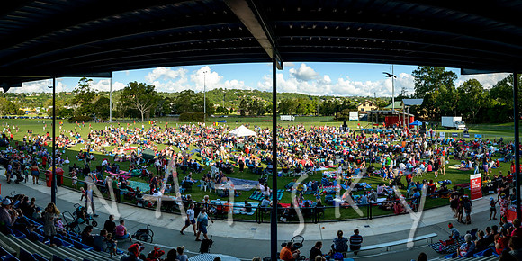 carols crowd 002