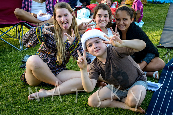 carols crowd 060
